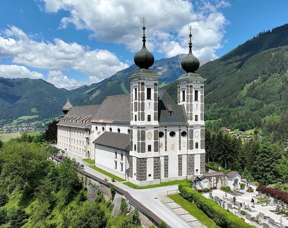 Hotel Die Traube Admont Esterno foto
